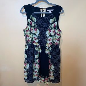 Forever 21 Women’s Sleeveless Dress Size LARGE